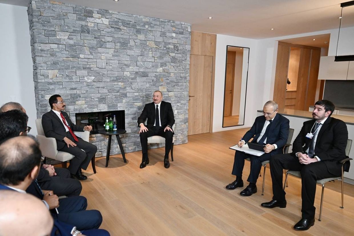 A meeting between Azerbaijani President Ilham Aliyev (centre) and representatives of the Emirati logistics company DP World. Heydar Alliyev Jr. is located on the far right. Official photo.