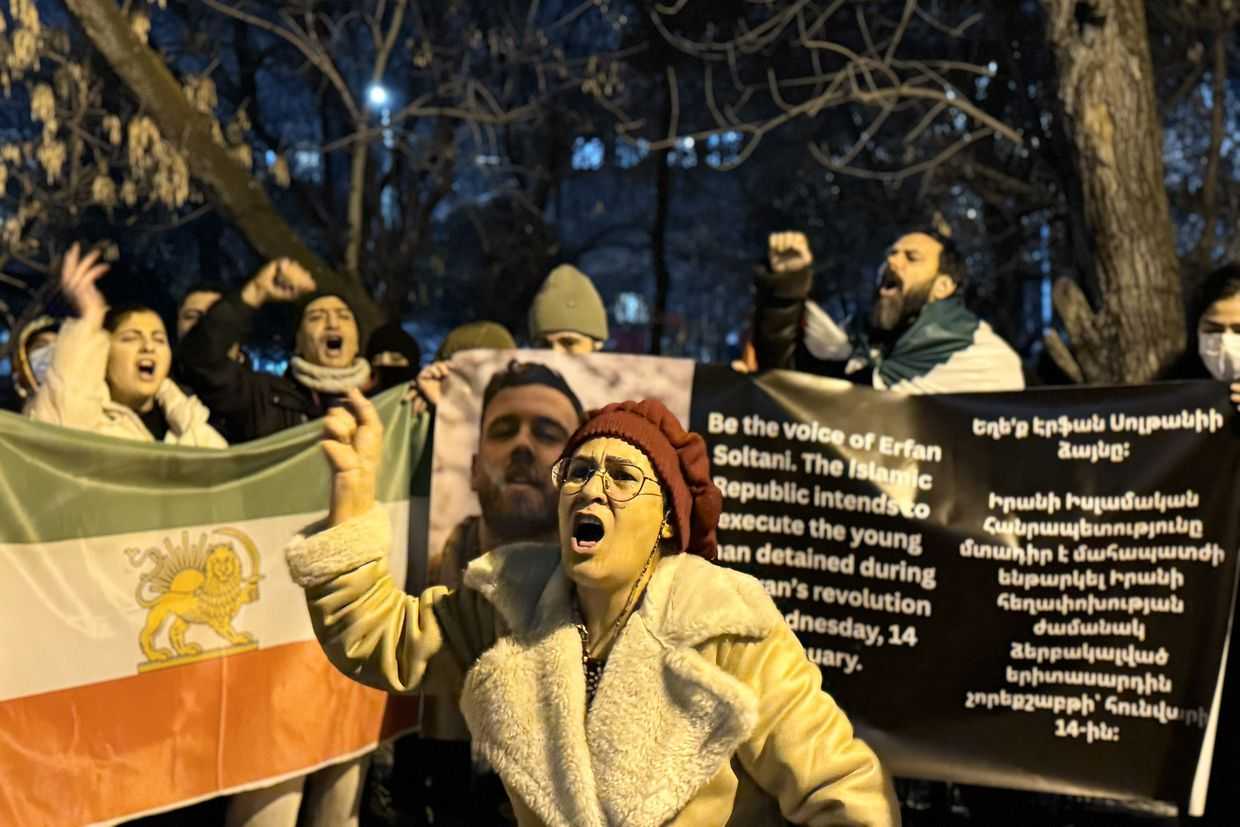 Iranians in Yerevan demonstrate in front of the Iranian Embassy in support of protesters in Iran. Photo: Arshaluys Barseghyan/OC Media.