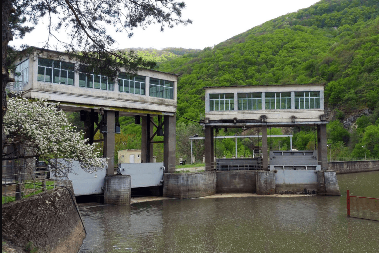 The Khrami hydroelectric power station in Kvemo Kartli. Photo via Madloba.info.