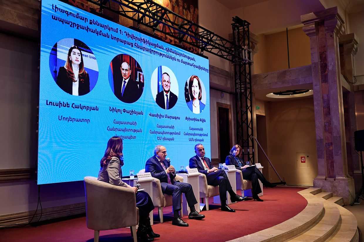 Armenian Prime Minister Nikol Pashinyan speaking at the AIISA Security Forum in Yerevan. Official photo.