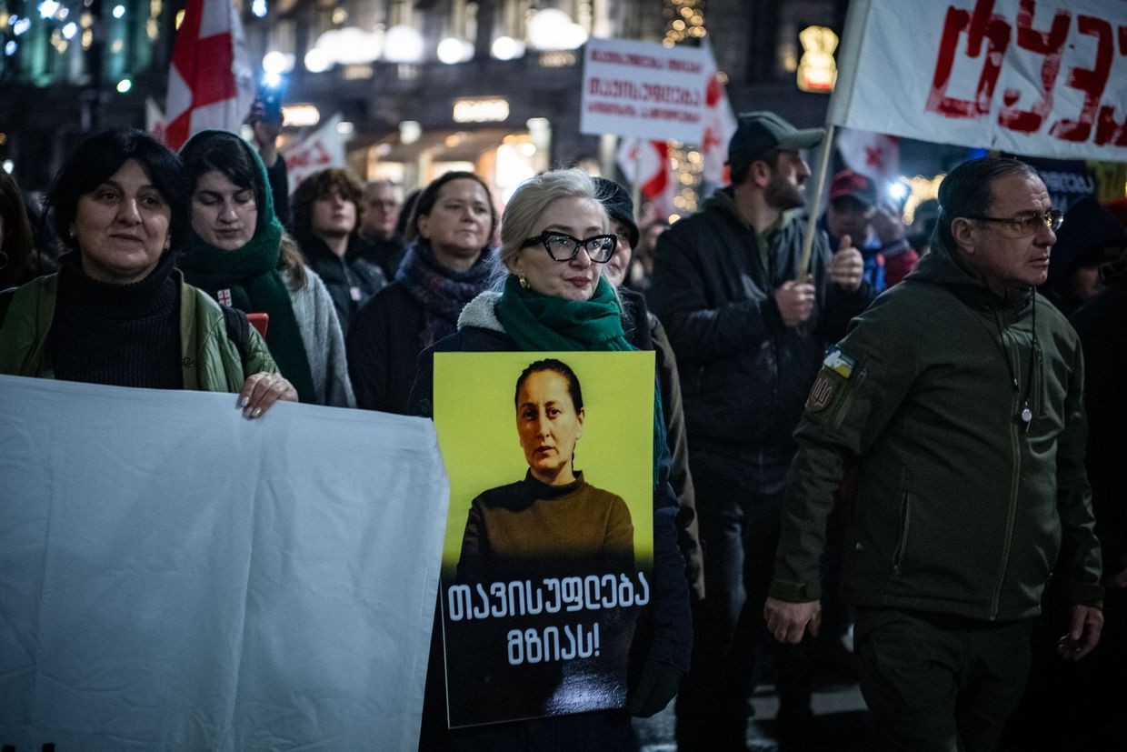 A participant in the march supporting Mzia Amaghlobeli holding a portrait of the media founder. Photo: Mariam Nikuradze/OC Media.