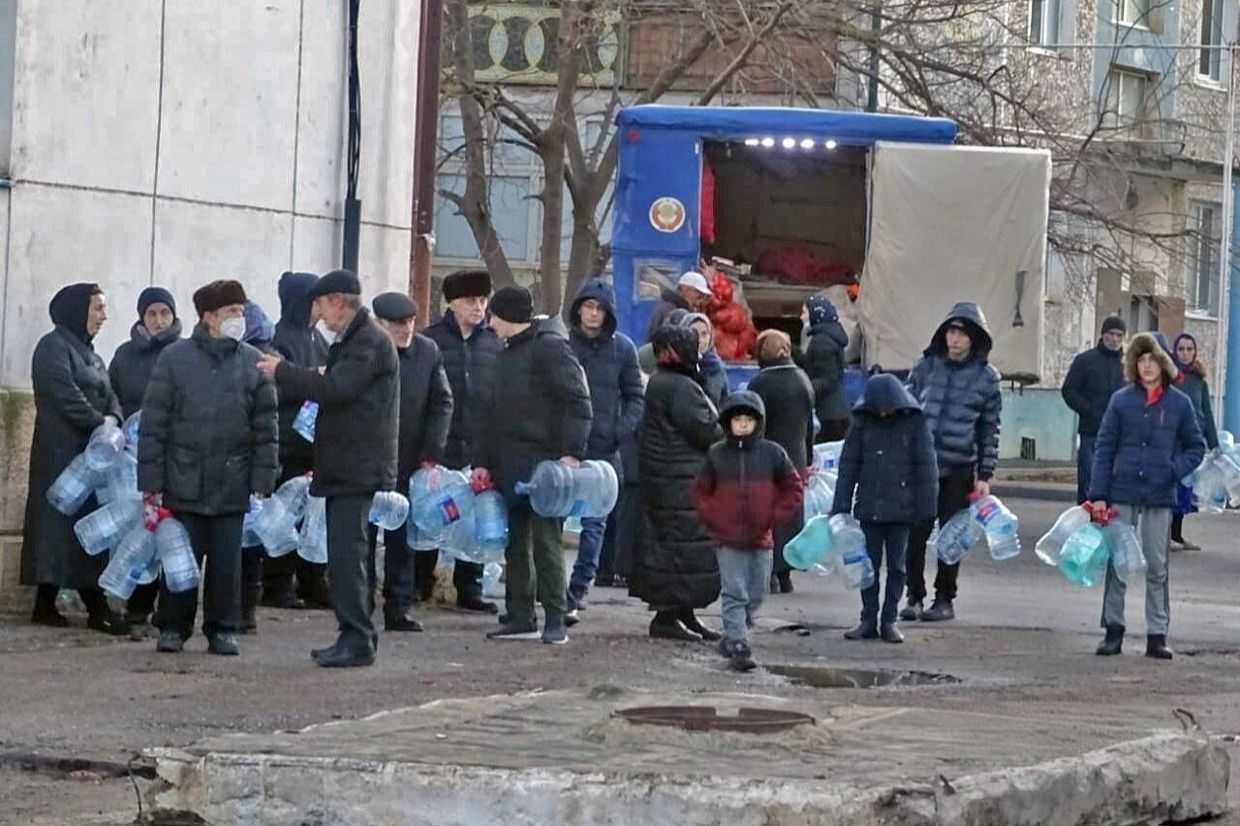 Citizens of Kaspiysk are waiting for the drinking water. Photo: social media.