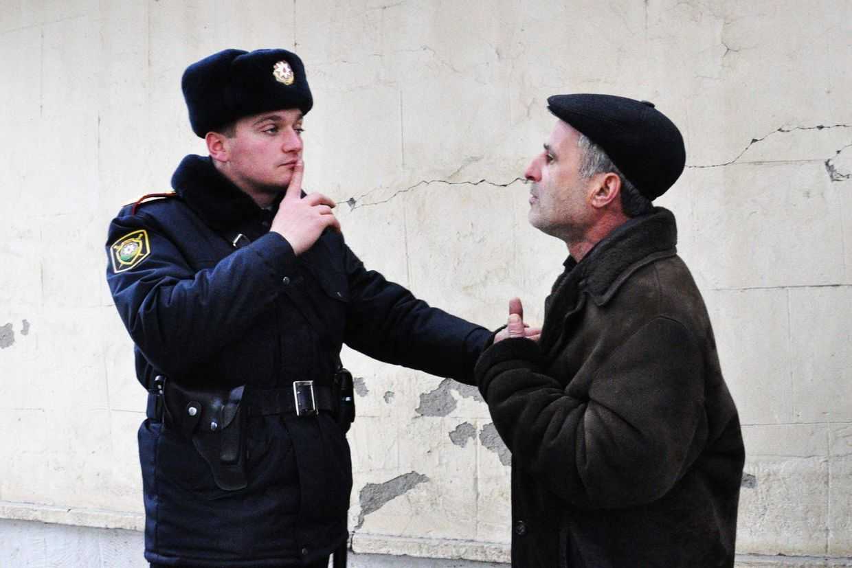 An Azerbaijani police officer telling a citizen to be quiet in 2019. Photo courtesy of Fargana Novruzova.