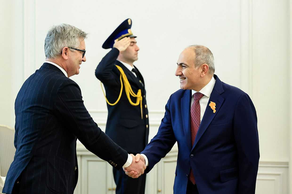 EU Internal Affairs and Migration Commissioner Magnus Brunner and Armenian Prime Minister Nikol Pashinyan in Yerevan. Official photo.