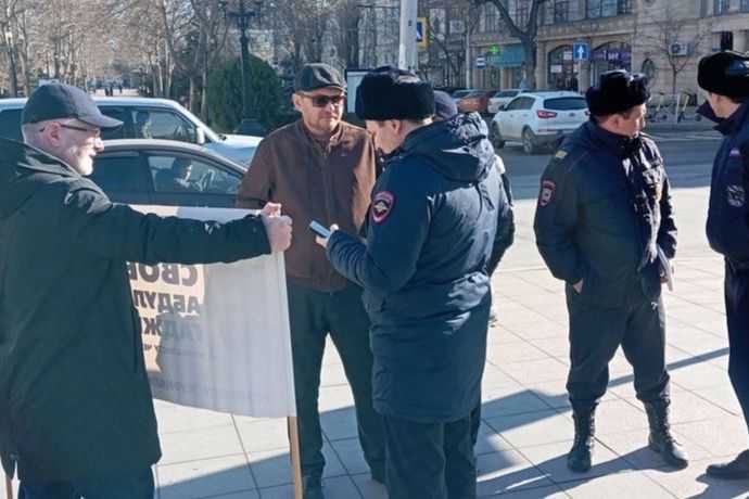 The detention of Magomed Magomedov. Photo: Memorial.