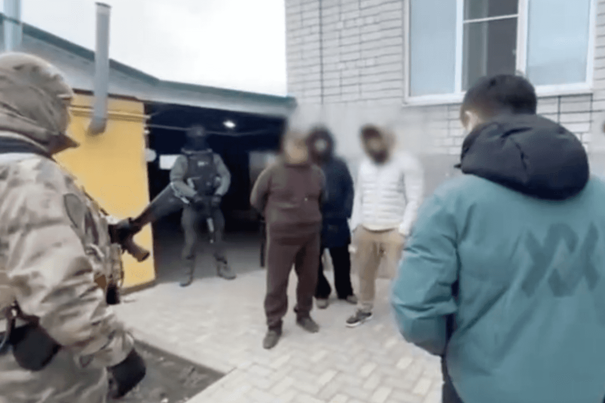 Detention of resident of Cherkessk, April 2026. Screengrab from video.