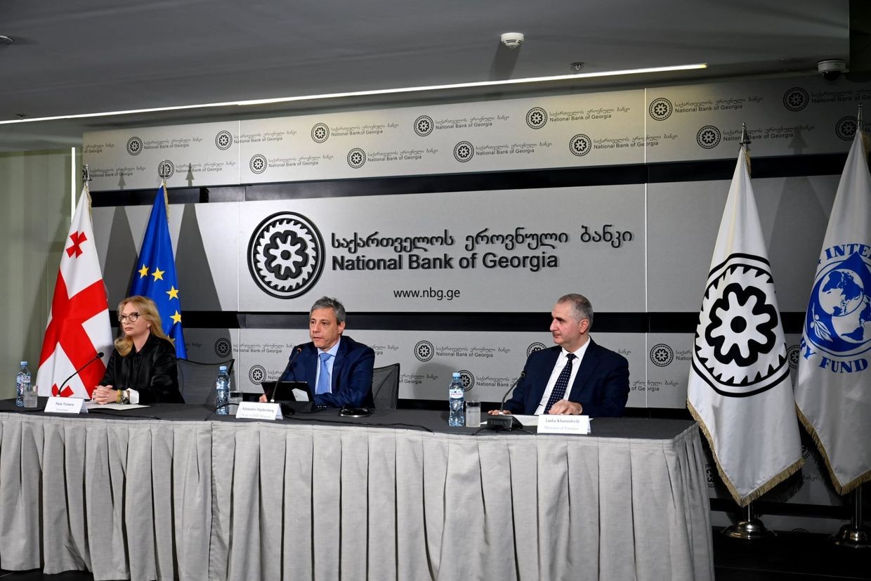 Georgian National Bank Governor Natia Turnava, IMF representatie Aljeandro Hajdenberg, and Georgian Economy Minister Lasha Khutsishvili in a press conference on 7 April 2026. Official photo.