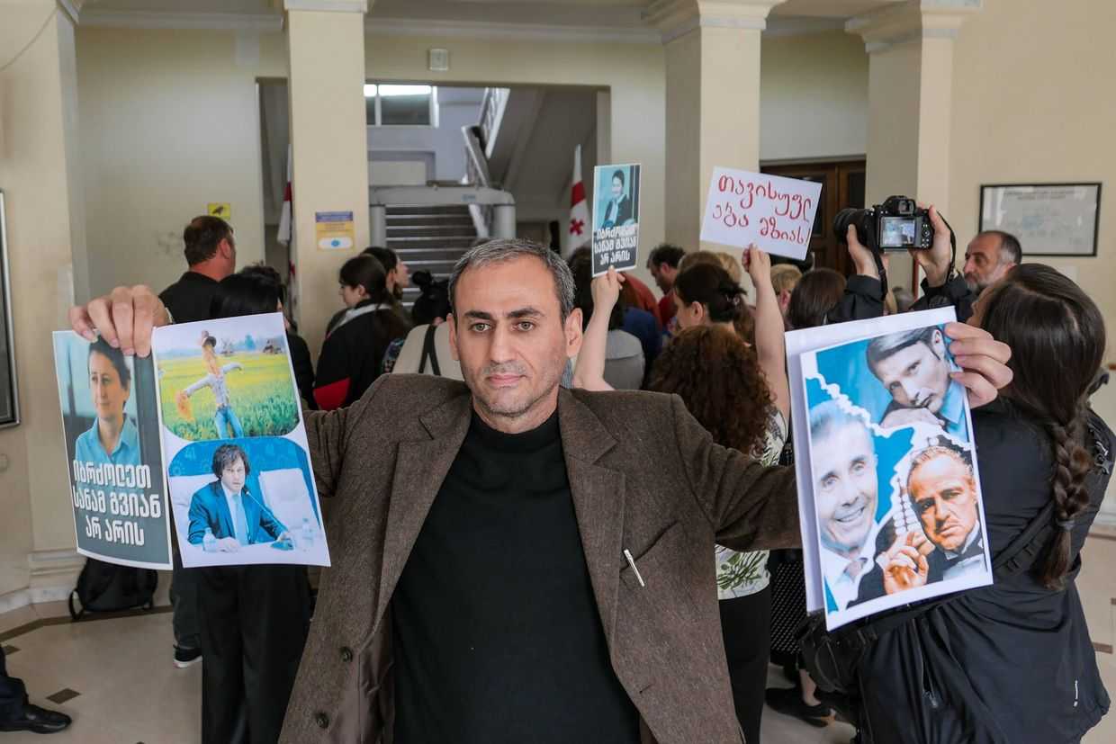 Afgan Sadigov protesting at the trial of Georgian journalist Mzia Amaghlobeli in May 2025. Photo: Mariam Nikuradze/OC Media