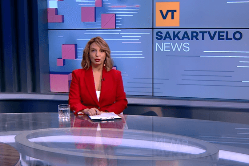 Sophio Natsvlishvili presenting the first broadcasted episode of the VT Sakartvelo News programme. Screengrab from a broadcast.