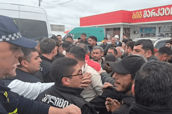 Confrontation between farmers and police in Marneuli on 29 April. Screengrab from a social media video.