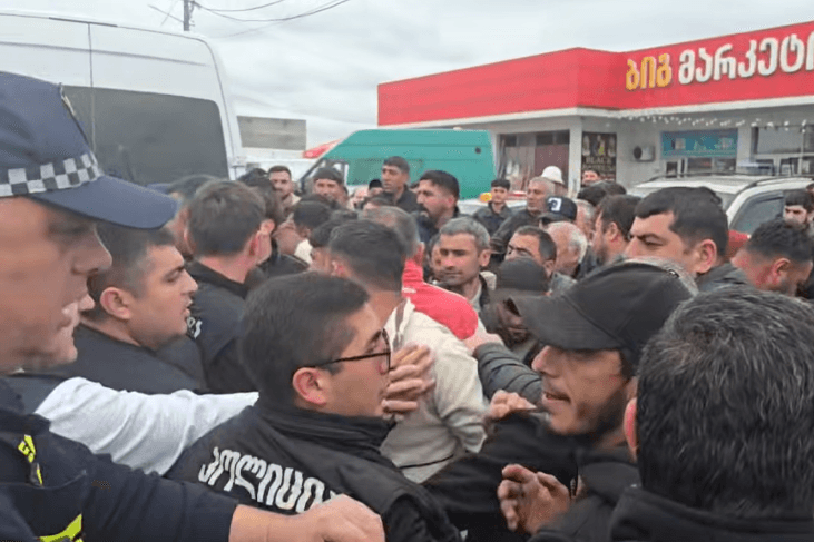 Confrontation between farmers and police in Marneuli on 29 April. Screengrab from a social media video.
