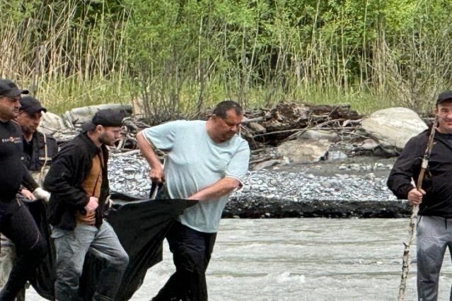 Rescuers are carrying the body of the deceased Anna Tyts. Photo: officials.