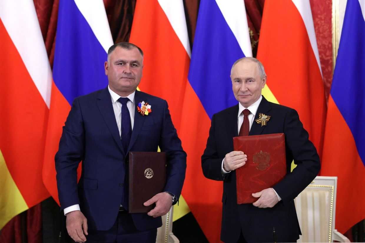 Alan Gagloev and Vladimir Putin. Photo: Kremlin. 