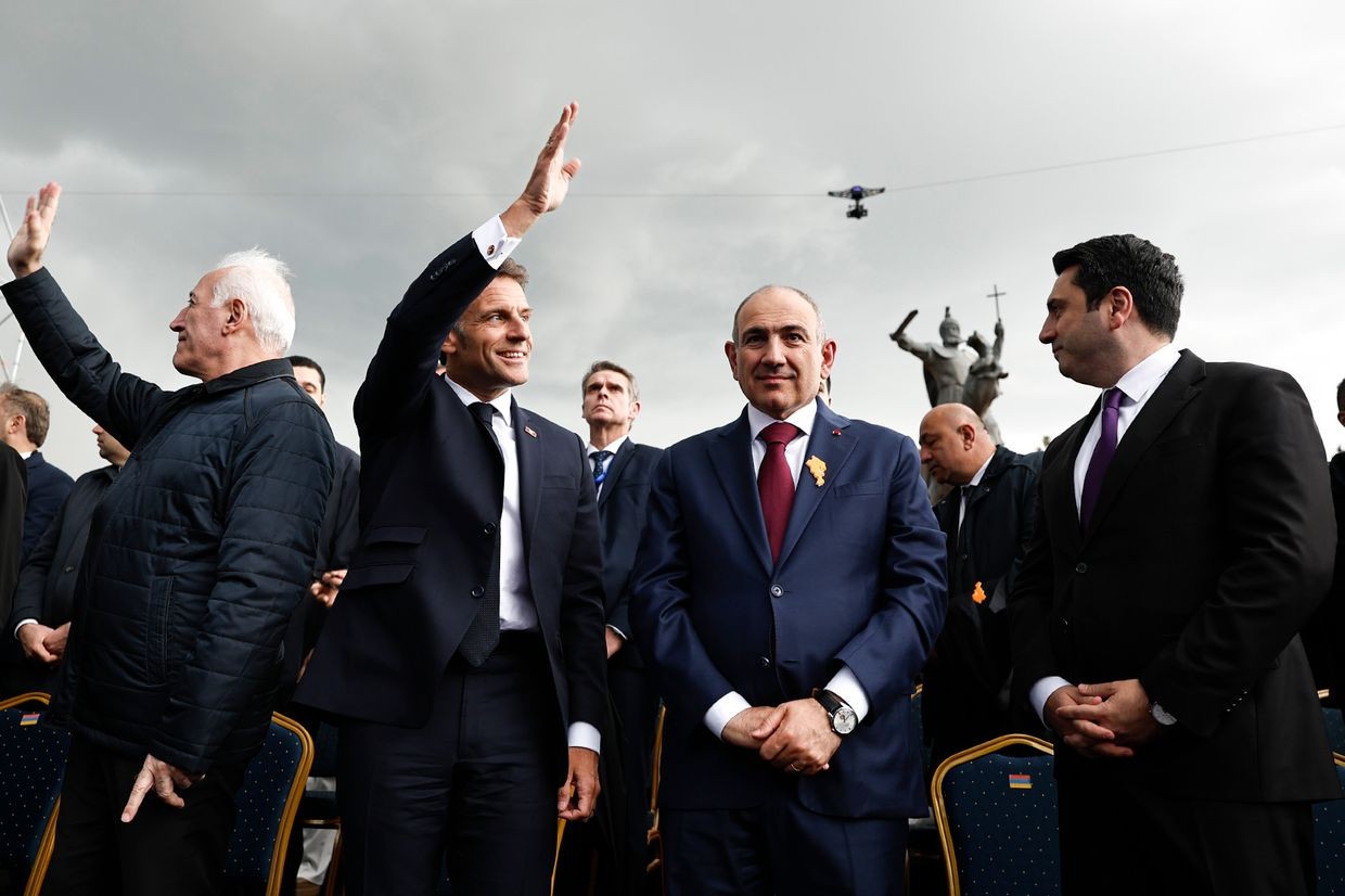 French President Emmanuel Macron and Armenian Prime Minister Nikol Pashinyan in Yerevan in early May 2026. Official photo. 