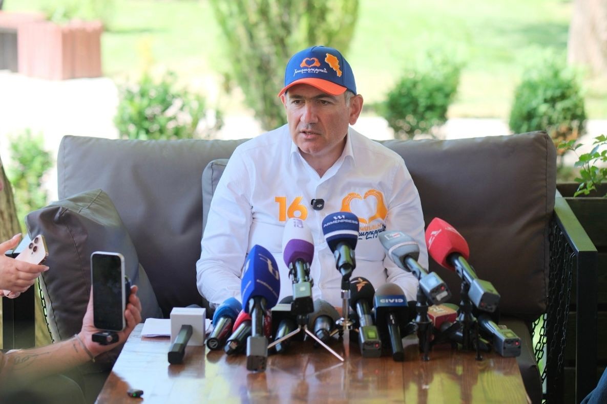 Prime Minister Nikol Pashinyan at a weekly press briefing in May 2026. Official photo.