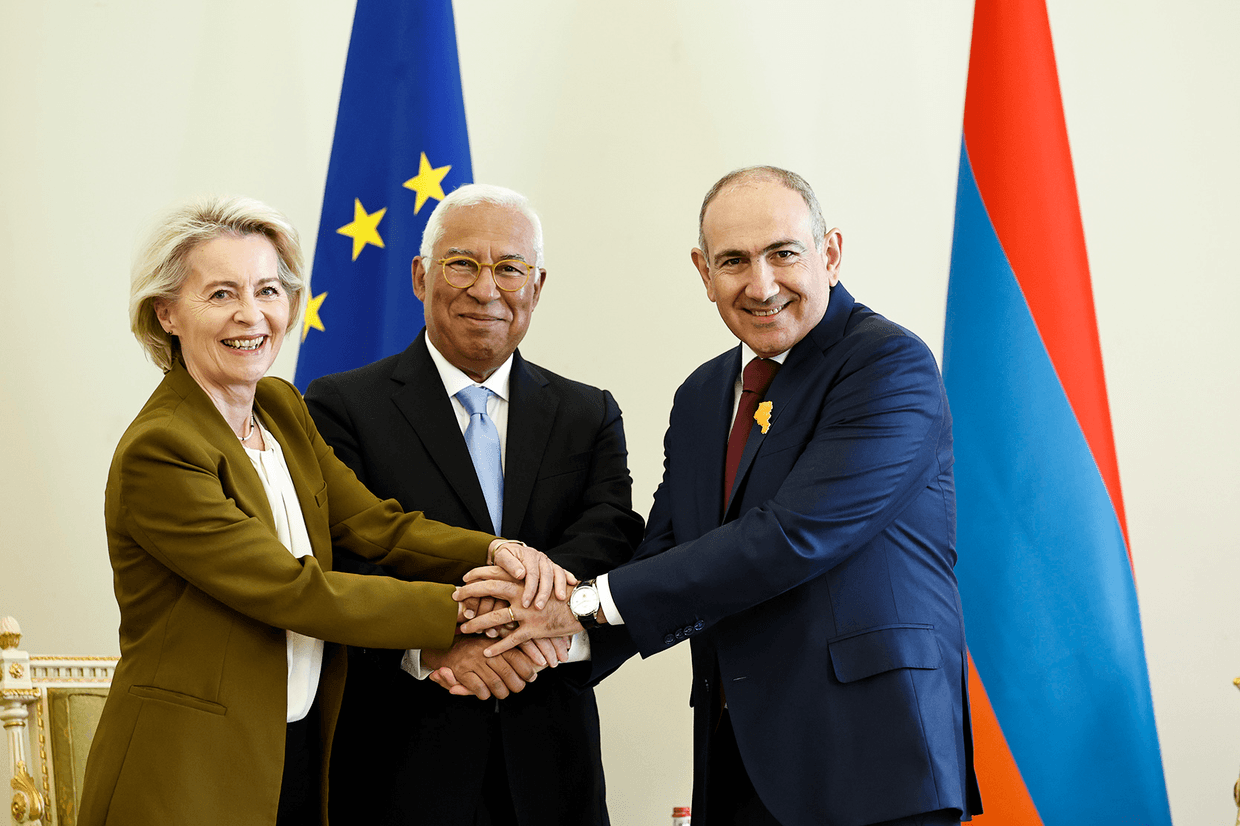 From left to right: European Commission President Ursula von der Leyen, European Council President António Costa, and Armenian Prime Minister Nikol Pashinyan during the inaugural Armenia–EU summit on 5 May 2026. Official photo.