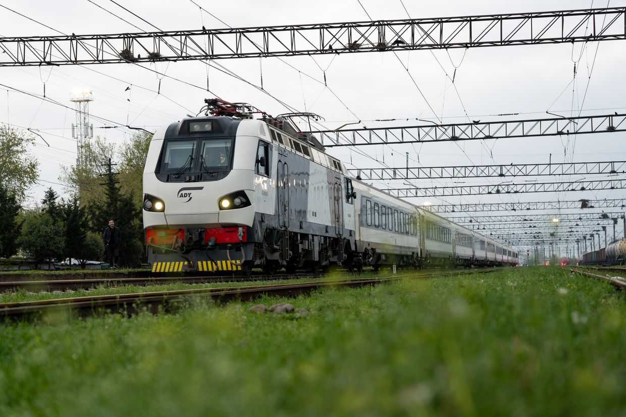 Azerbaijani passenger train. Photo: Azerbaijan Railways CJSC.