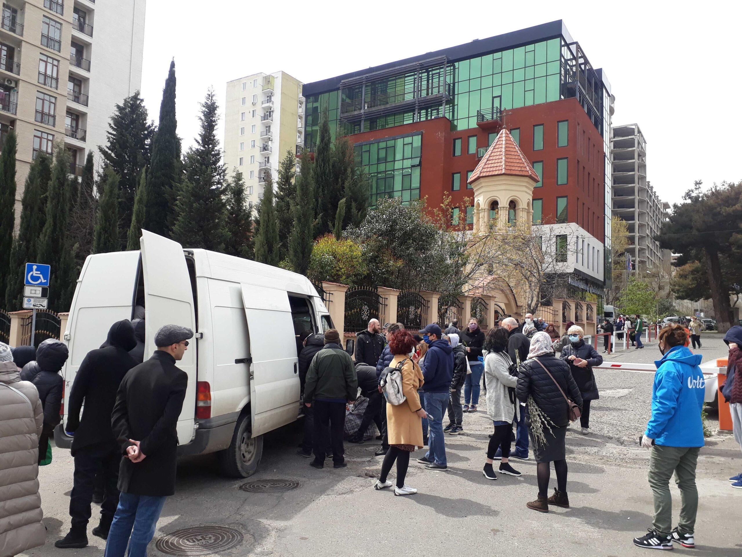Worshipers gathered outside Saint Barbare’s Church in Tbilisi. 12 April. Photo: Tamuna Chkareuli/OC Media.