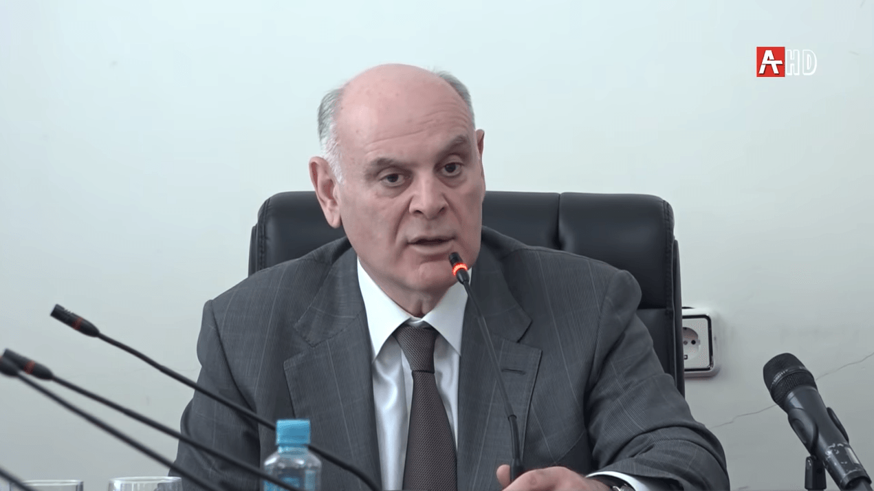 Aslan Bzhaniya speaking with MPs on 2 June. Screengrab from Abkhasian state television.