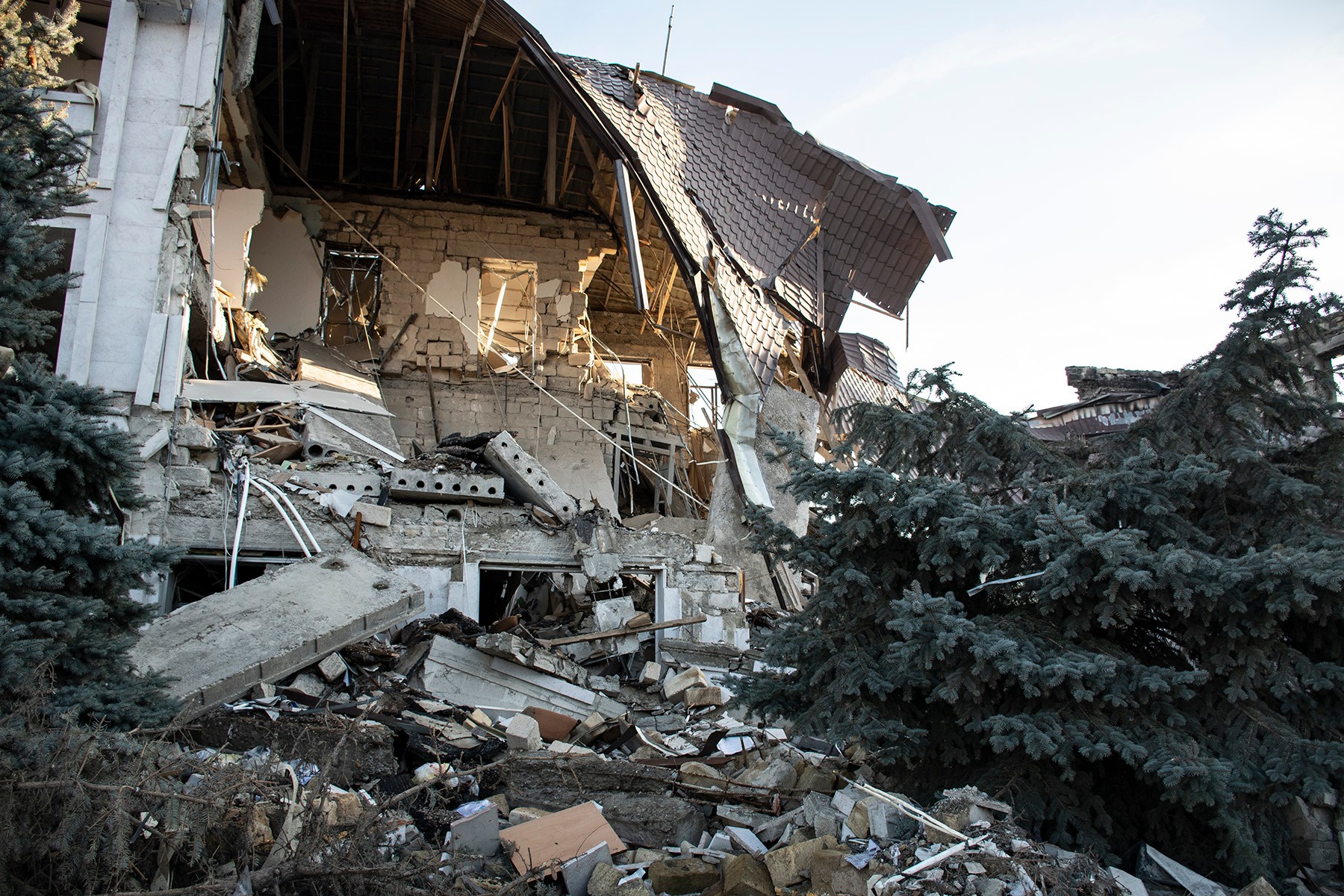 A collapsed building in Stepanakert. Photo: OC Media.