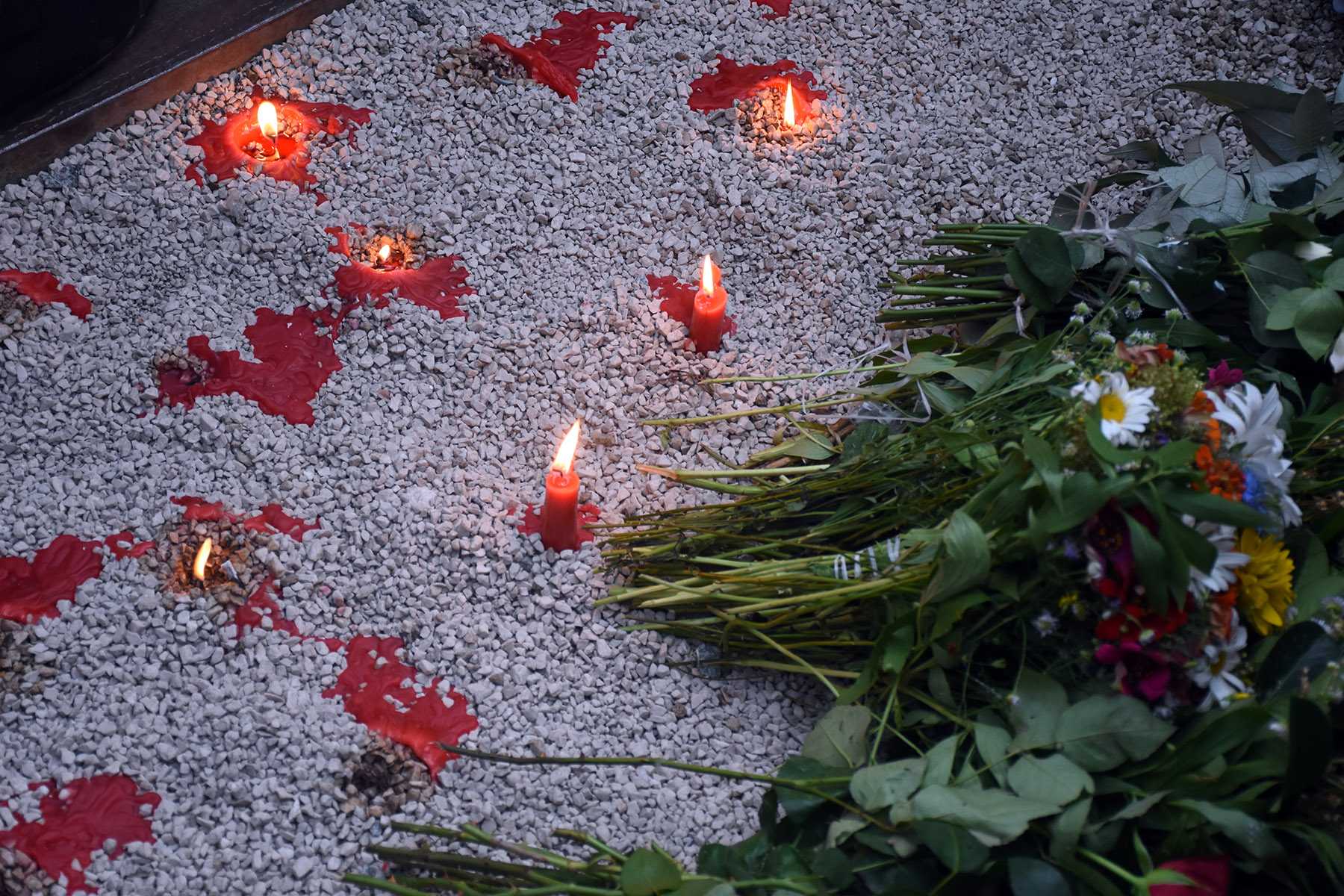 People laid flowers and lit candles at the 9 April memorial outside parliament in Tbilisi to pay tribute to Aleksandre Lashkarava. Photo: Salome Khvedelidze/OC Media.