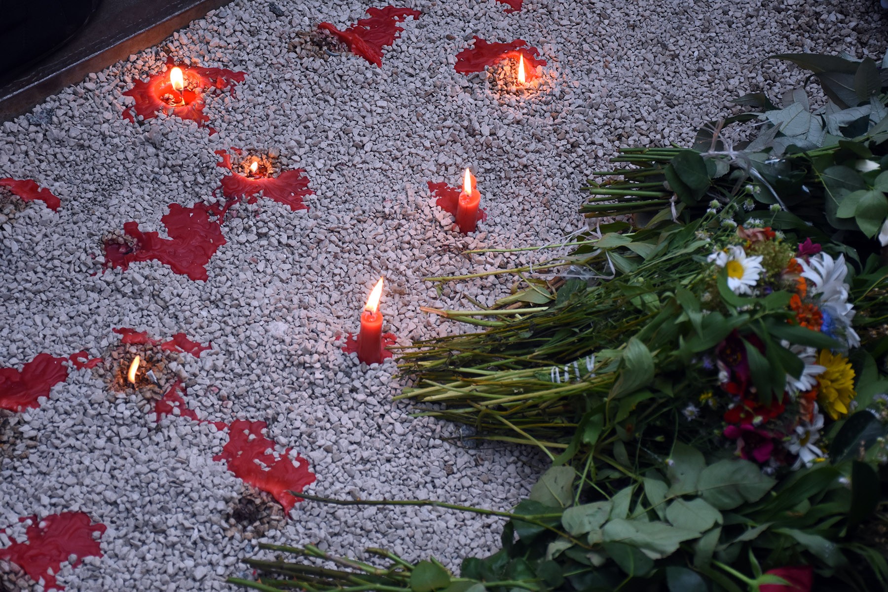 People laid flowers and lit candles at the 9 April memorial outside parliament in Tbilisi to pay tribute to Aleksandre Lashkarava. Photo: Salome Khvedelidze/OC Media.