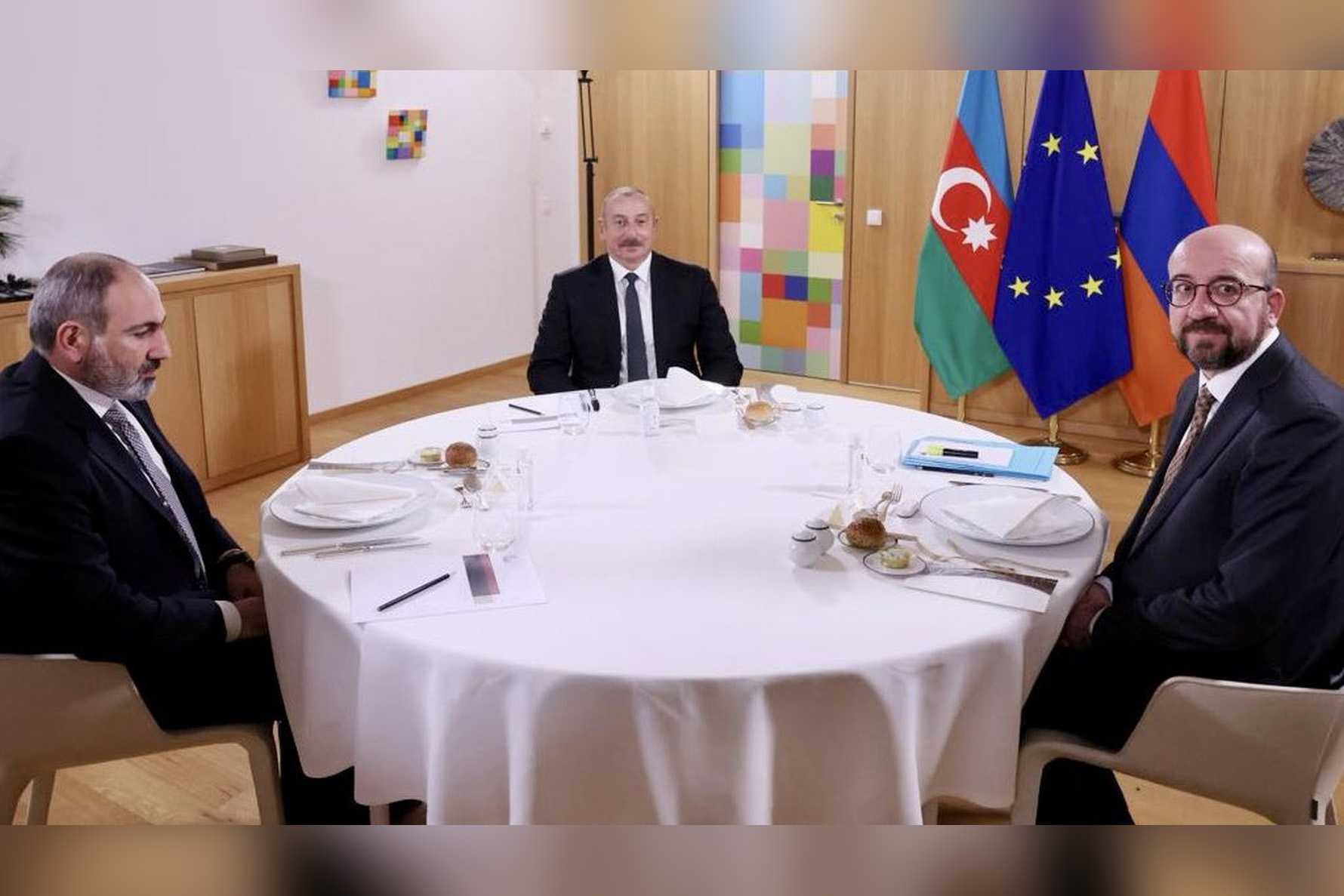 Nikol Pashinyan (left) and Ilham Aliyev (centre) meeting with Charles Michel
in Brussels on 14 December.