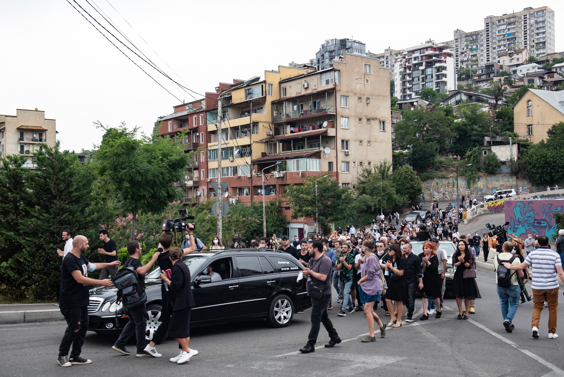 Friends and colleagues pay tribute to Aleksandre Lashkarava at his funeral procession in Tbilisi on 13 July 2021. Photo: Mariam Nikuradze/OC Media.
