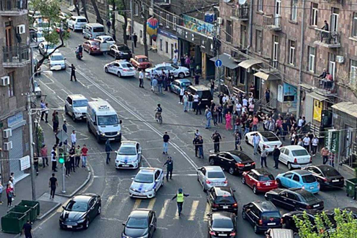 The scene of the accident at the Leo-Paronyan intersection in Yerevan. Photo via 7or.am