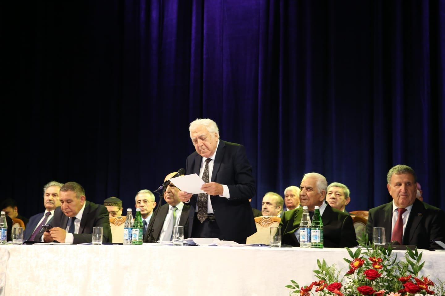 Anar Rzayev addressing the 13th Congress of the Azerbaijan Writers’ Union in Baku on 26 October. Photo: Trend.