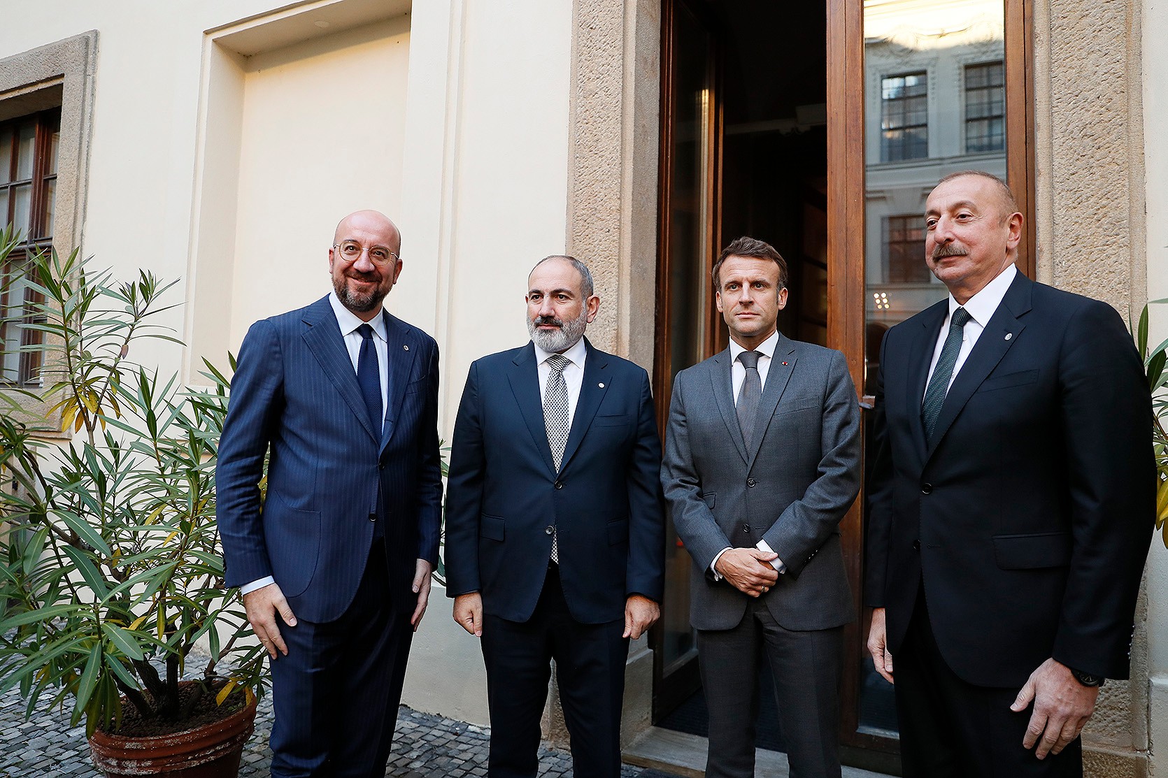 EU Council President Charles Michel, Armenian PM Nikol Pashinyan, French President Emmanuel Macron, and Azerbaijani President Ilham Aliyev in Prague on 6 October 2022. Photo: primeminister.am.