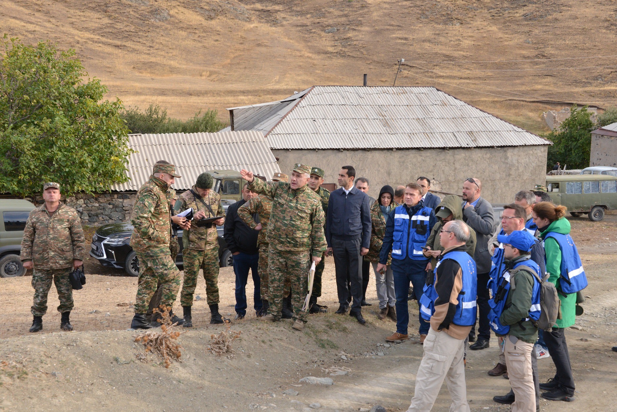 The initial EU monitoring mission to Armenia with Gegharkunik governor Karen Sargsyan on 19 October. Image via Karen Sargsyan/Facebook.