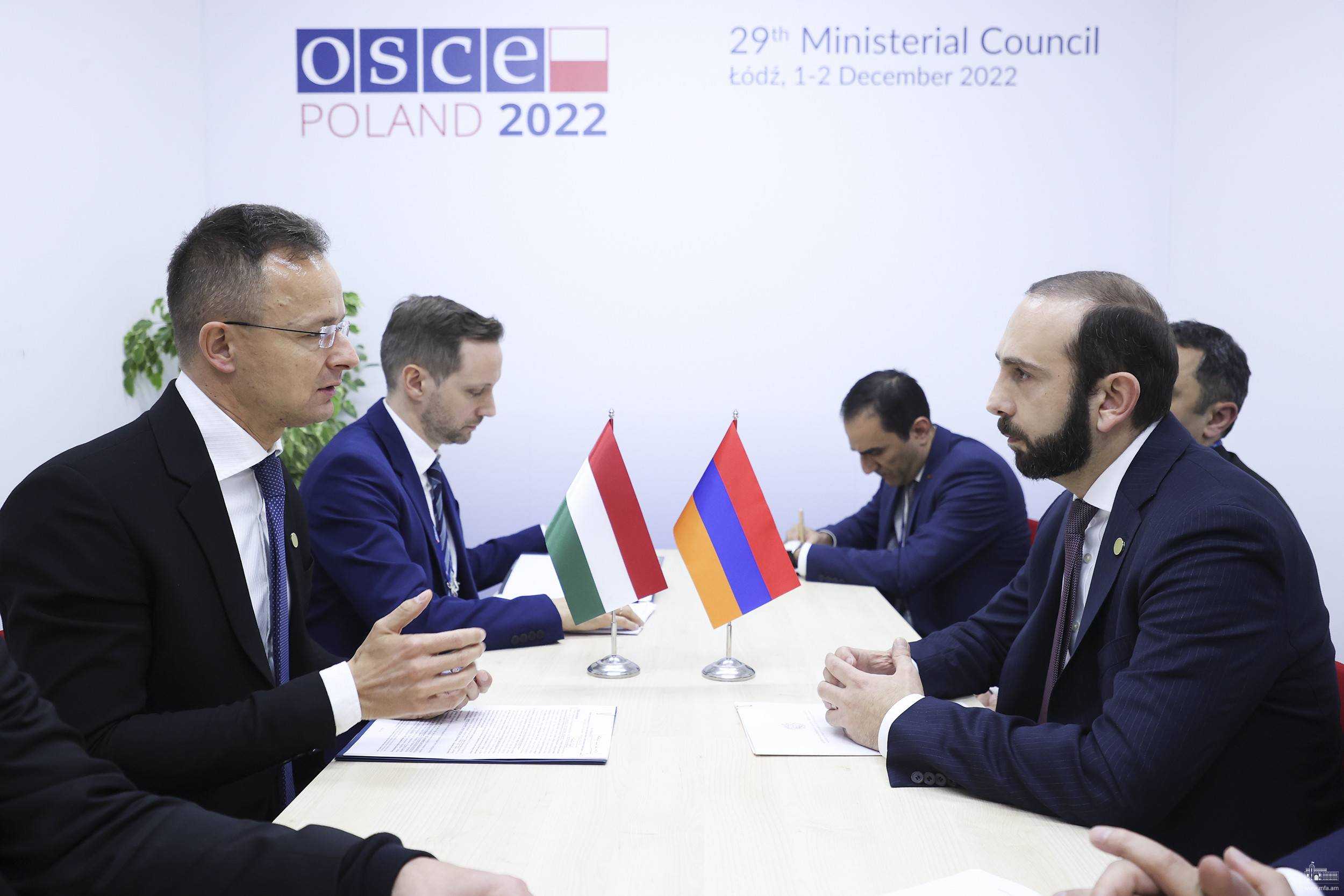 Hungary's foreign minister, Peter Szijarto, and his Armenian counterpart, Ararat Mirzoyan, meeting on 1 December 2022. Photo: Armenian Ministry of Foreign Affairs