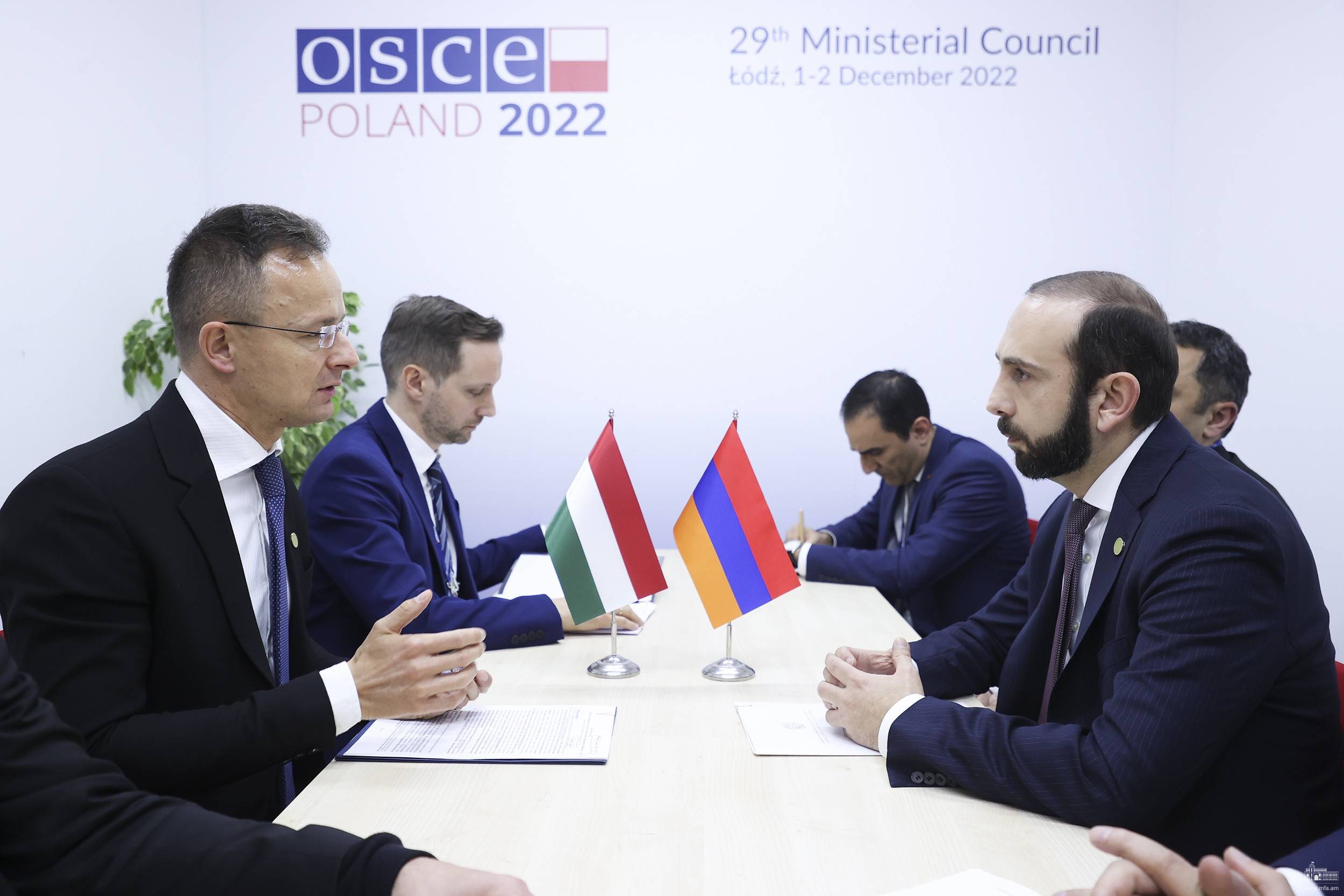 Hungary's foreign minister, Peter Szijarto, and his Armenian counterpart, Ararat Mirzoyan, meeting on 1 December 2022. Photo: Armenian Ministry of Foreign Affairs