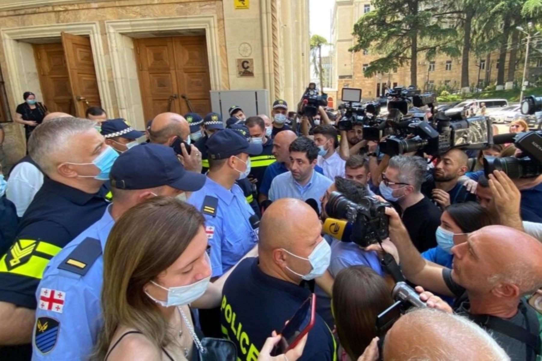 Journalists being denied entry to the parliament in July 2021. Photo: Sopho Datishvili / RFE/RL