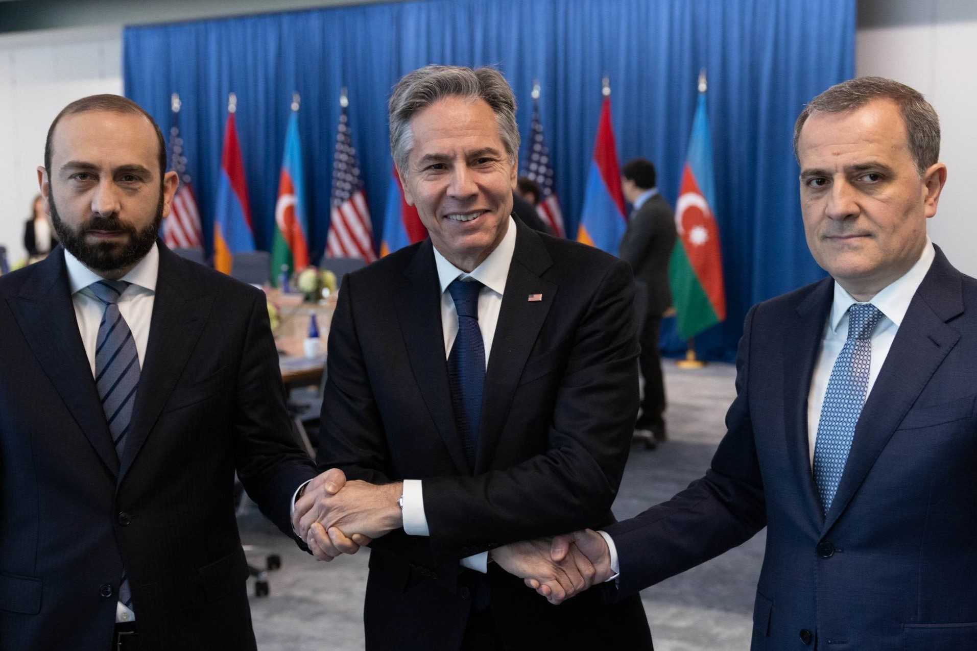 Armenian Foreign Minister Ararat Mirzoyan (left), US Secretary of State Antony Blinken (centre), and Azerbaijani Foreign Minister Jeyhun Bayramov in May 2023. Photo: US State Department.