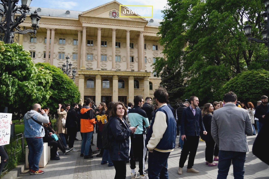 Protesters gathered outside the court to support foreign agent law protesters Lazare Grigoriadis and Tornike Akopashvili. Photo: Publika