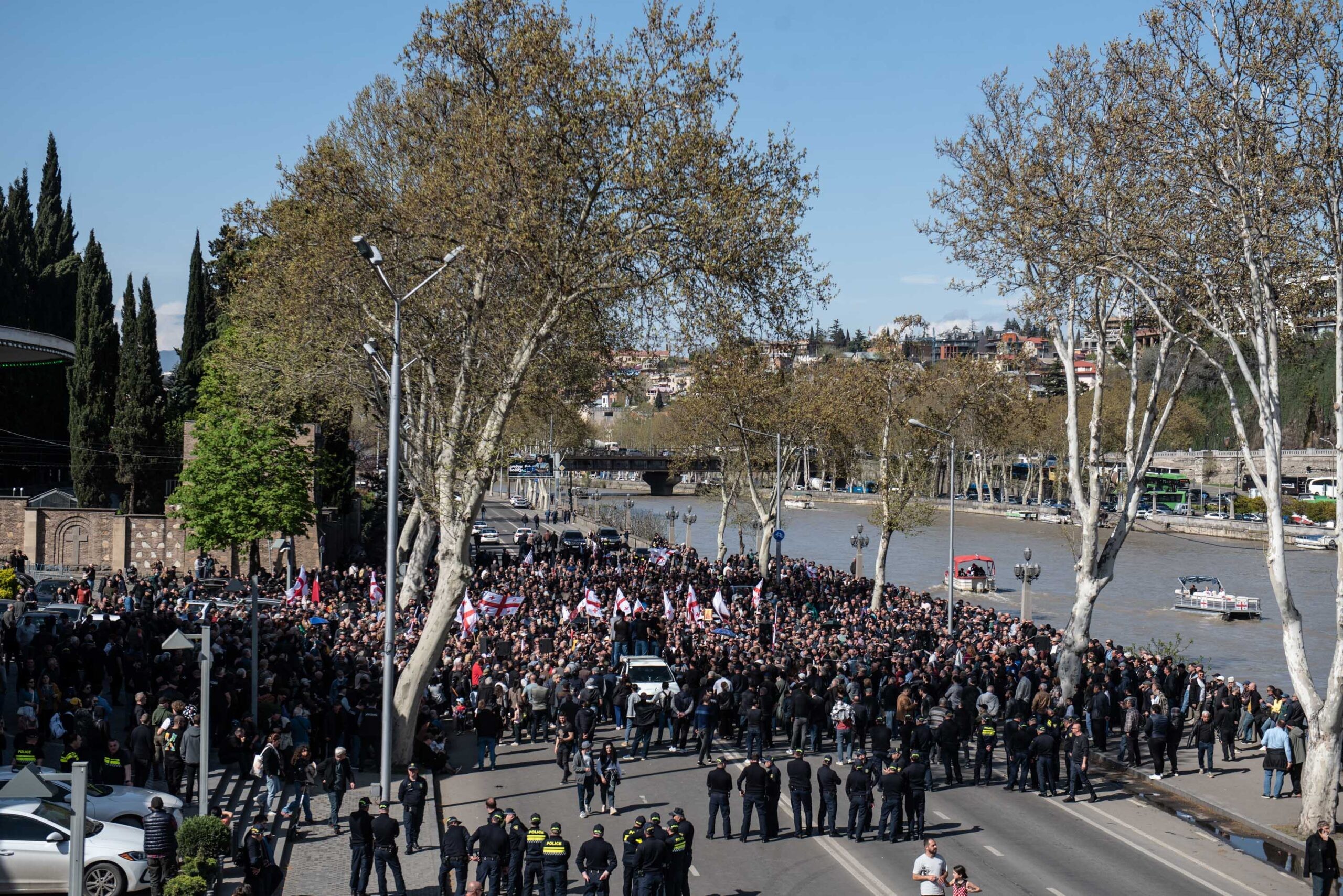 Several thousand people blocked the highway behind the Georgian Dream offices, after police blocked the area in front of it. Photo: Mariam Nikuradze/OC Media.