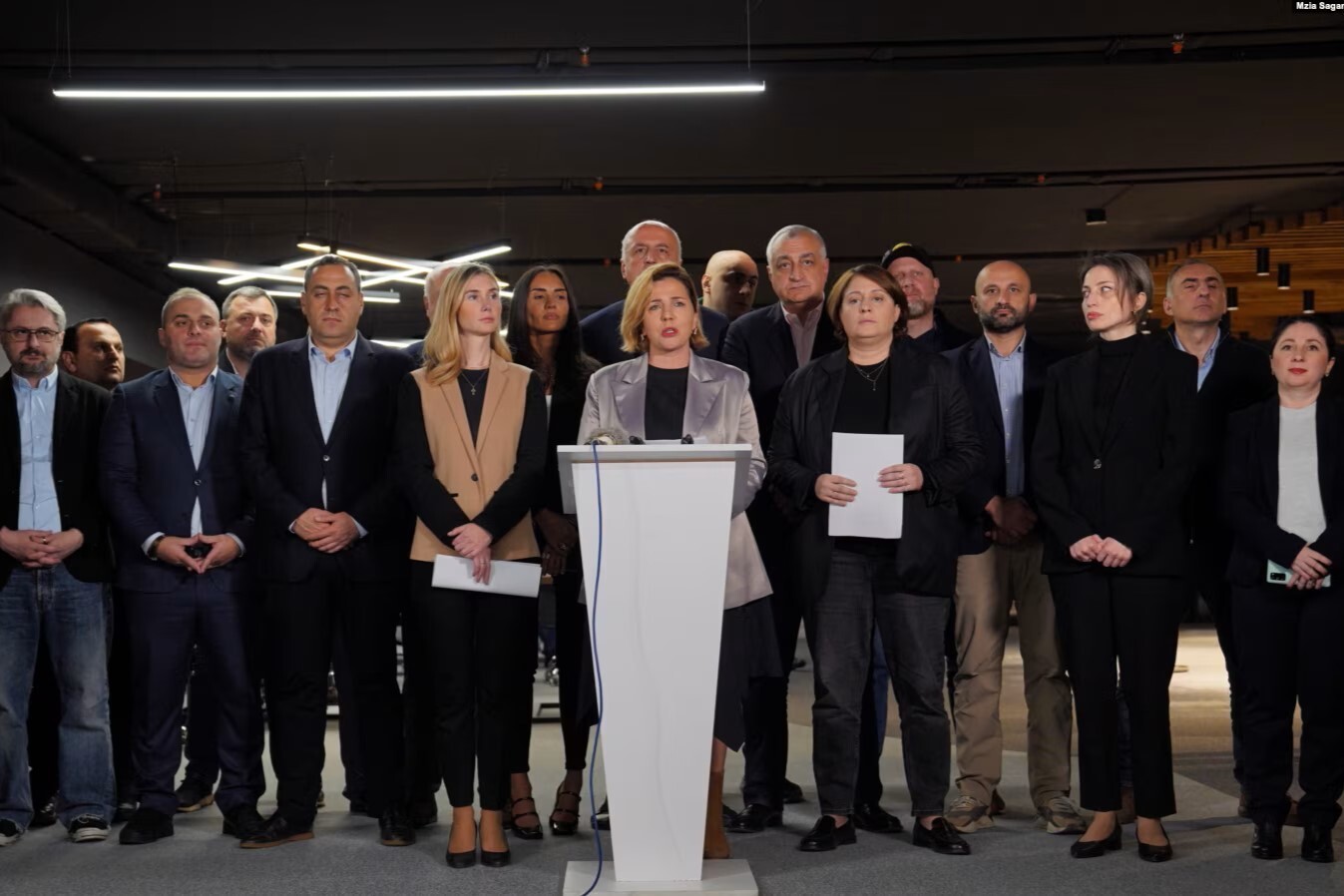 Representatives of opposition political parties during a press briefing on 31 October. Mzia Saganelidze/RFE/RL.