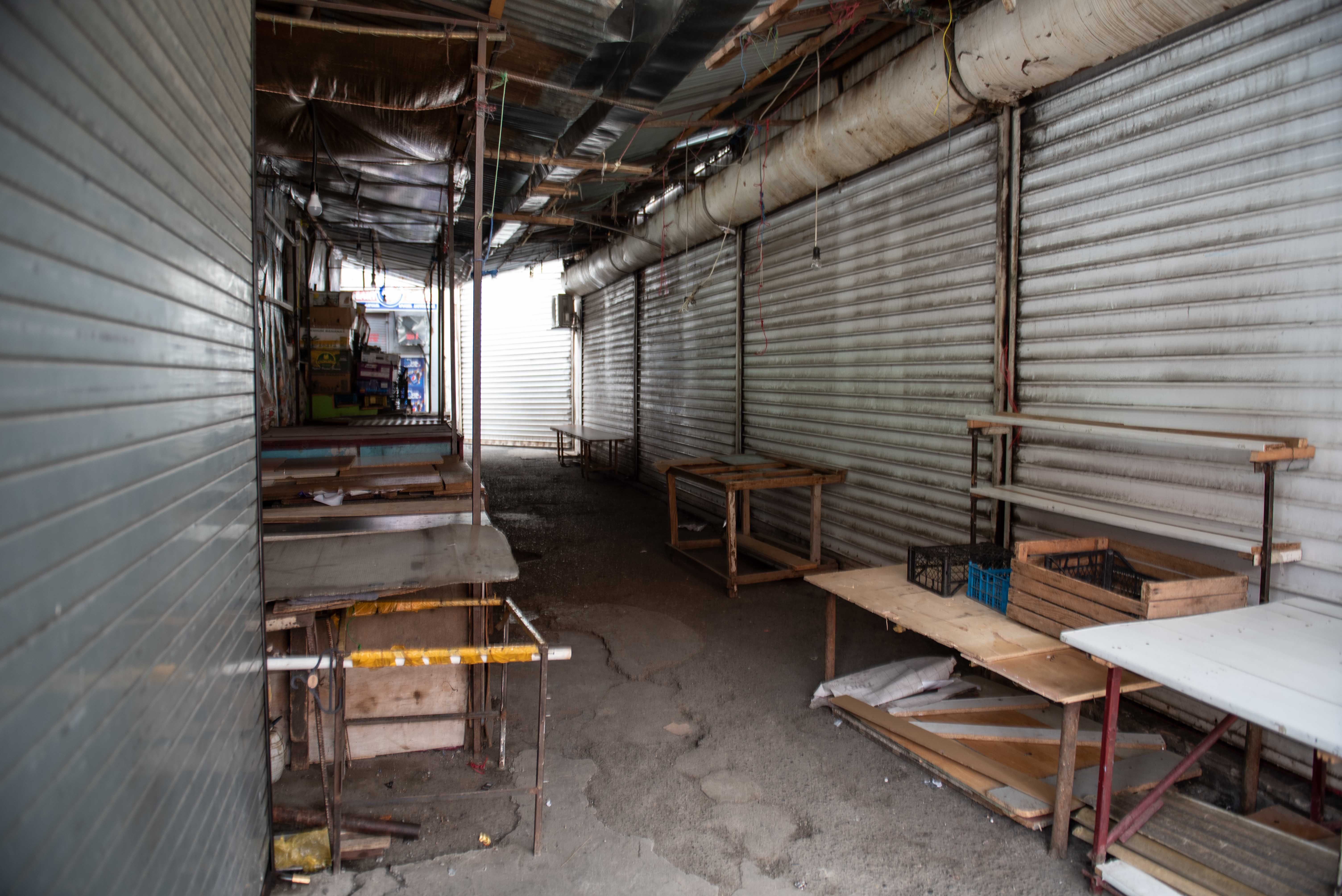 Empty stalls near the Station Square market. Mariam Nikuradze/OC Media.