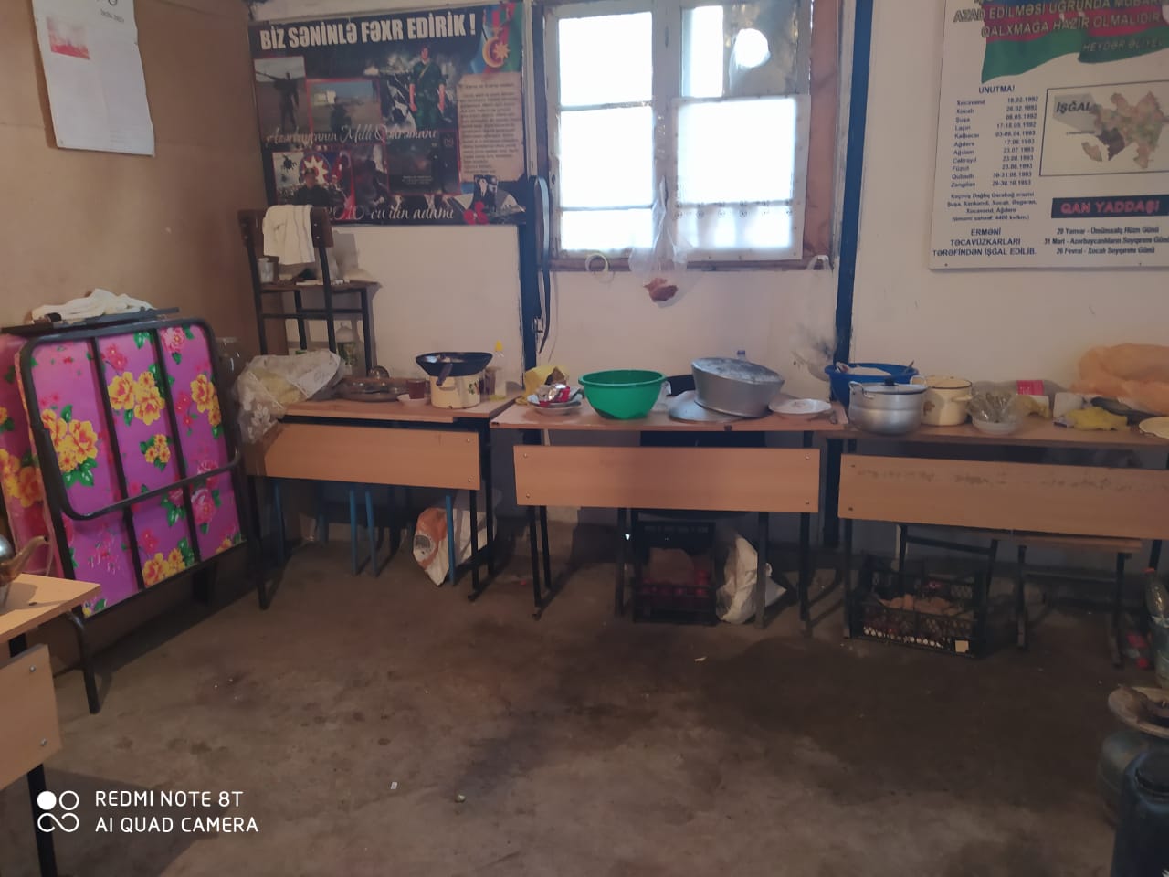 Ersatz kitchen in a classroom turned shelter for the displaced. Photo: Sanubar Heydarova.