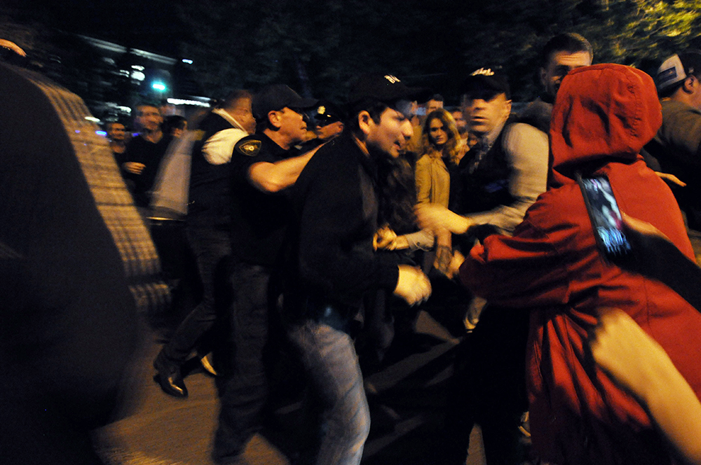 Police arresting peopel during clashes in front of Bassiani club (Mari Nikuradze /OC Media)